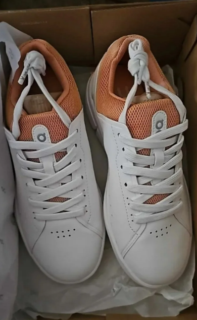 ON Women's The Roger Advantage Textile Synthetic White-Copper Trainers 6US