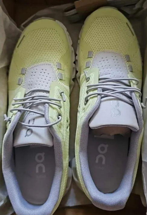 ON Women's Cloud 5 Sneakers Hay-Frost 6US