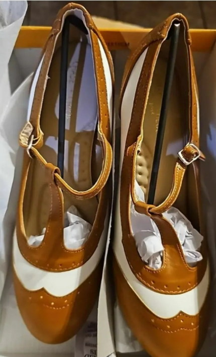 Chase & Chloe Kimmy-51 Women's Two Tone T-Strap Pump 10US - Tan-White