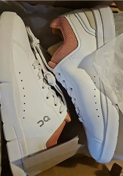 ON Women's The Roger Advantage Textile Synthetic White-Copper Trainers 9.5US